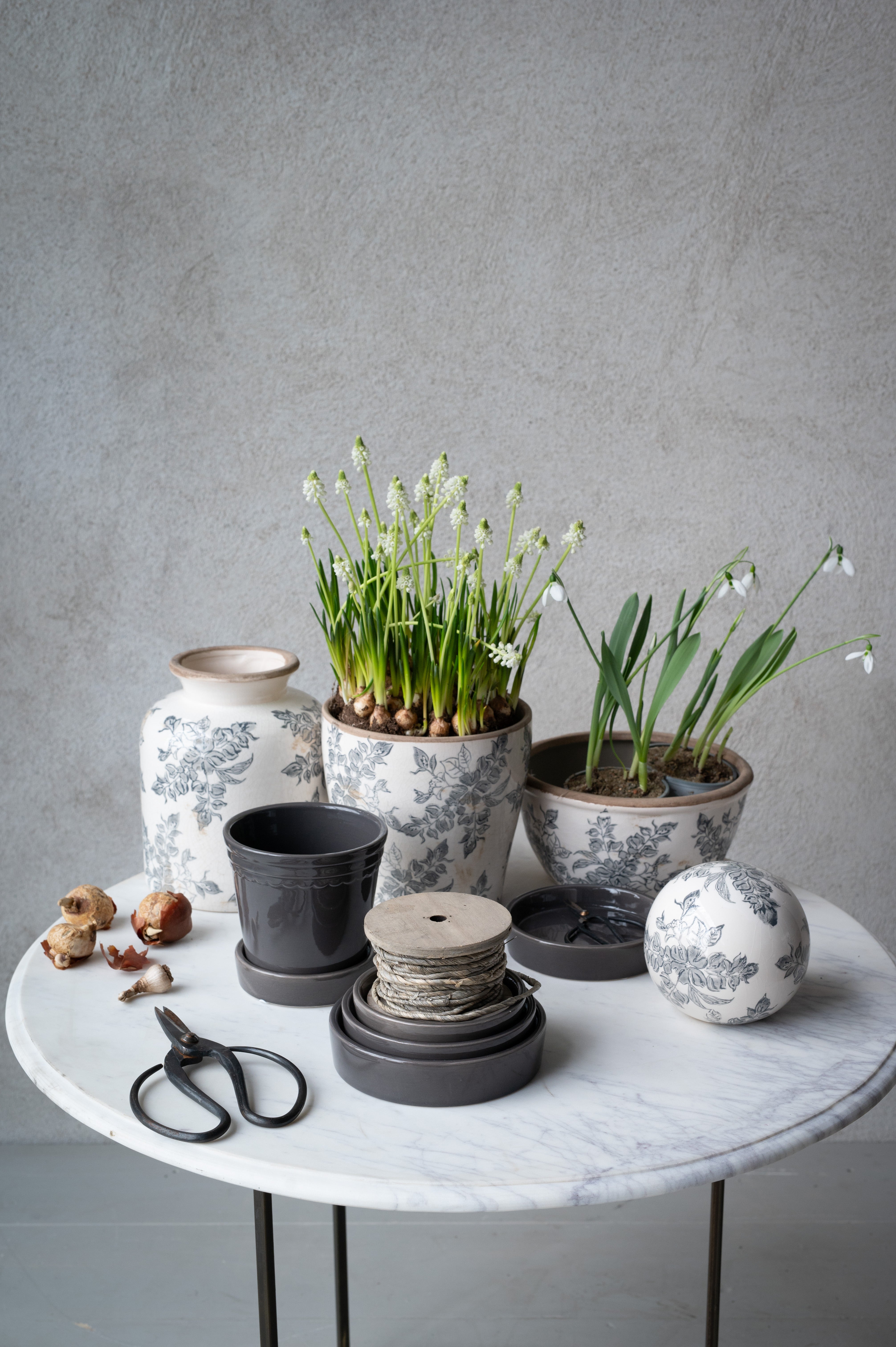 Elin White Pots