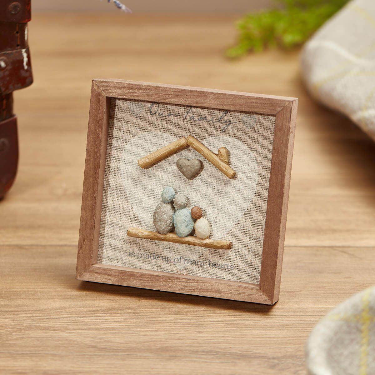 Family Many Heart Resin Pebble Wood Easel Plaque