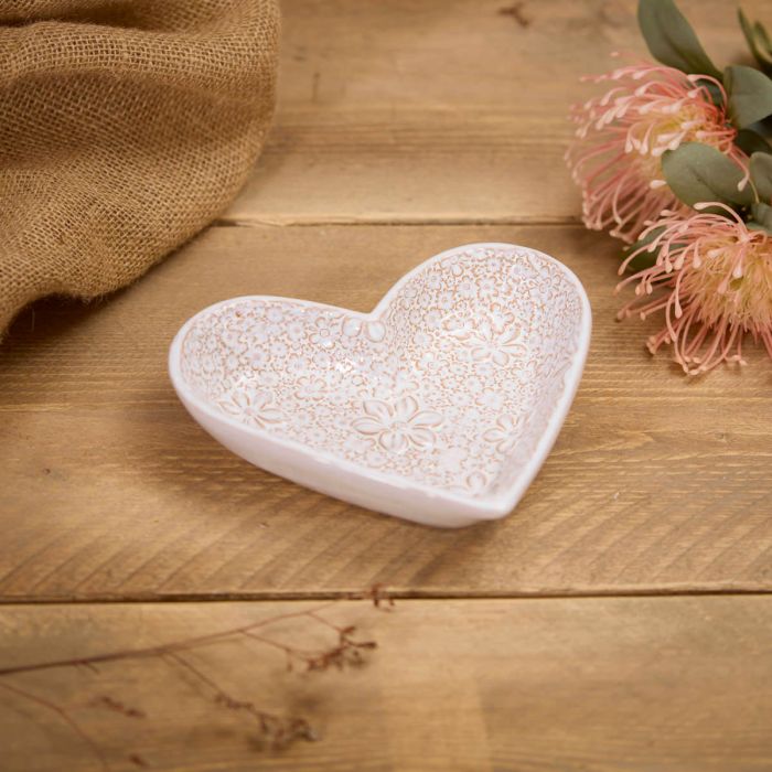 White Large Embossed Ceramic Flower Heart Dish With Reactive Glaze