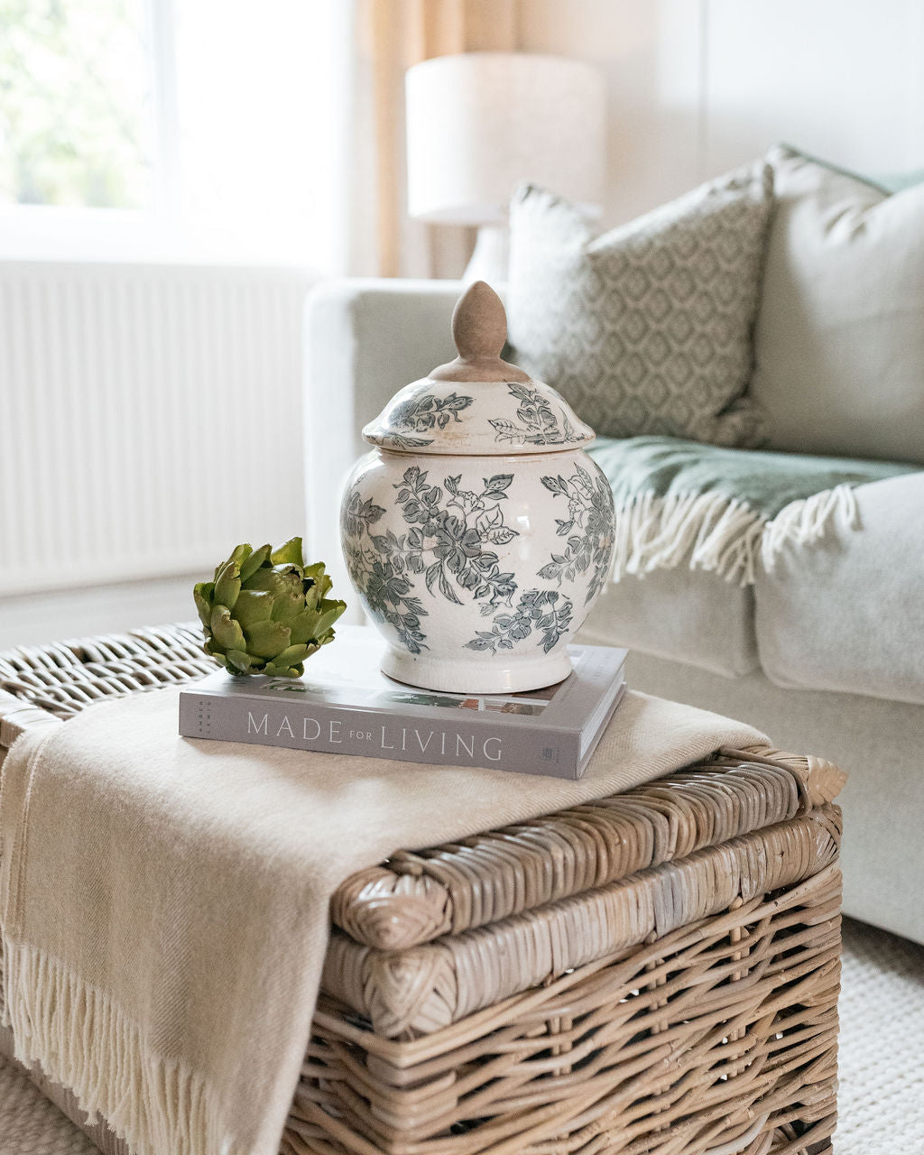 Elin Lidded Urn