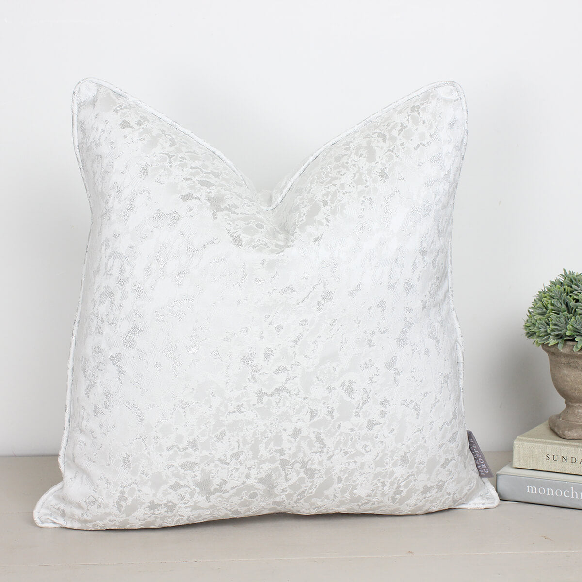 Cassia Snow Cushion