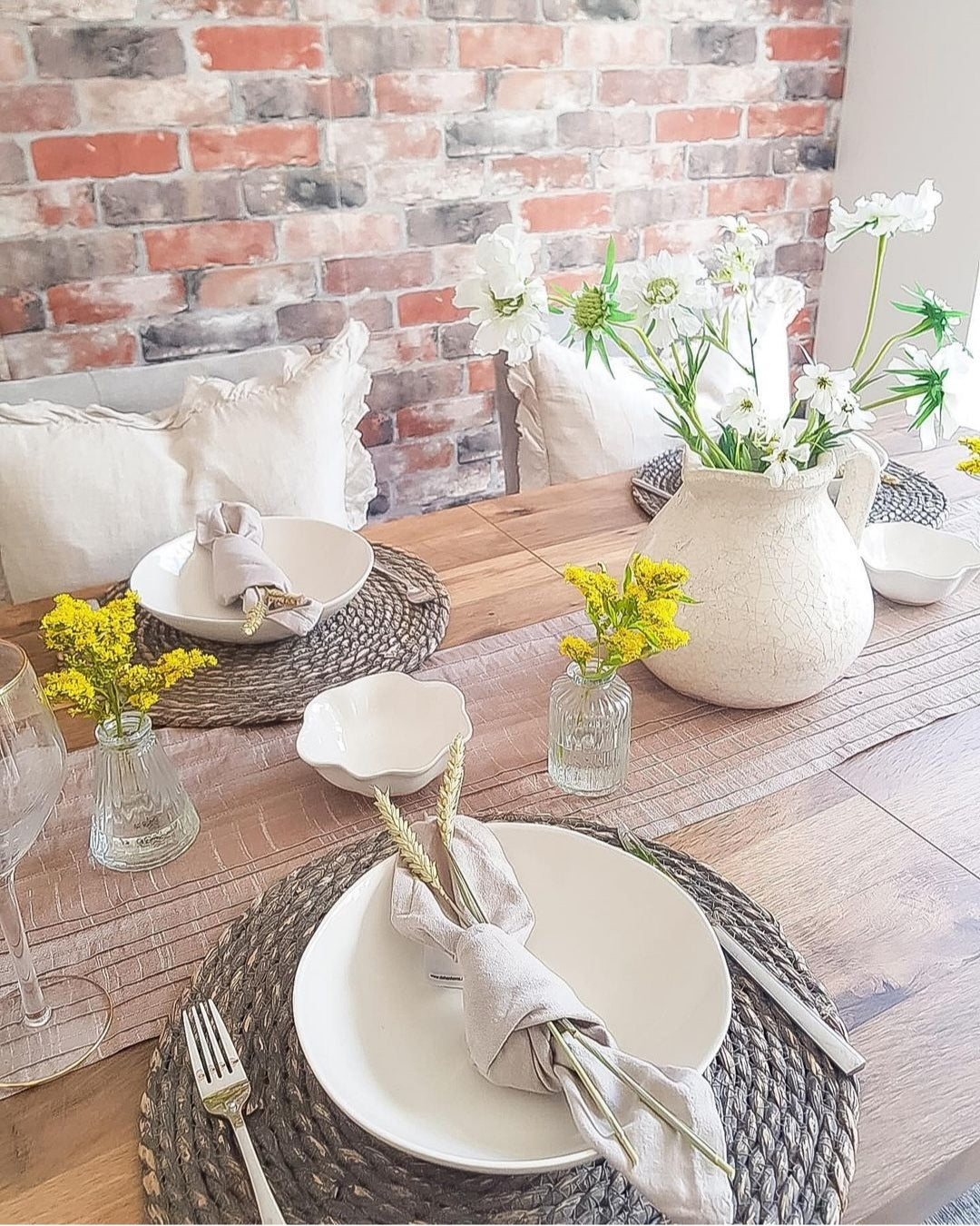Ceramic Elena Distressed Flower Jug
