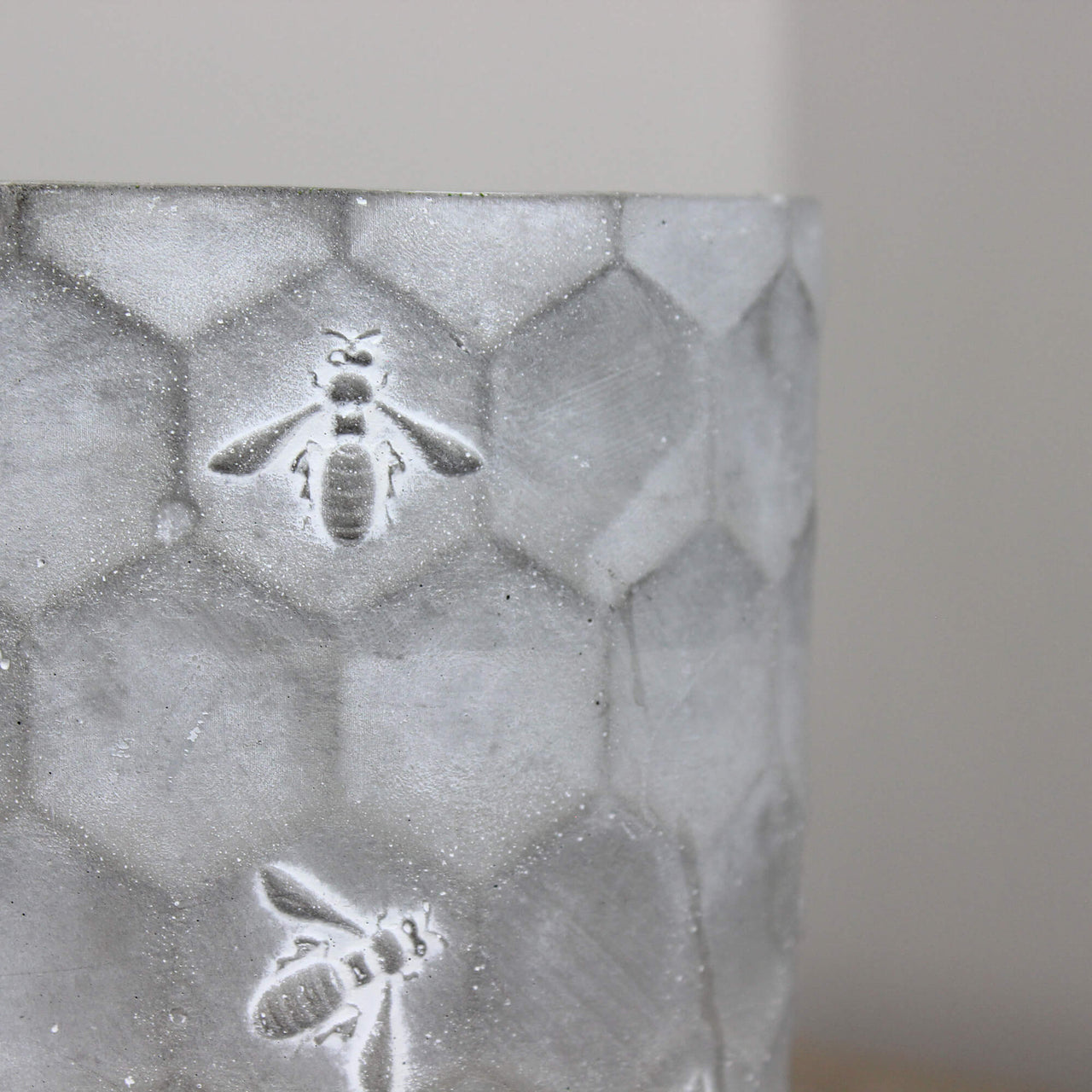 Bee Grey Concrete Planter